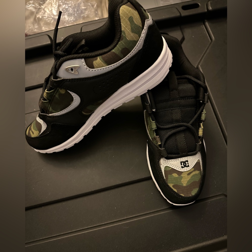DC shoes Kalis Lite SE skate shoes.